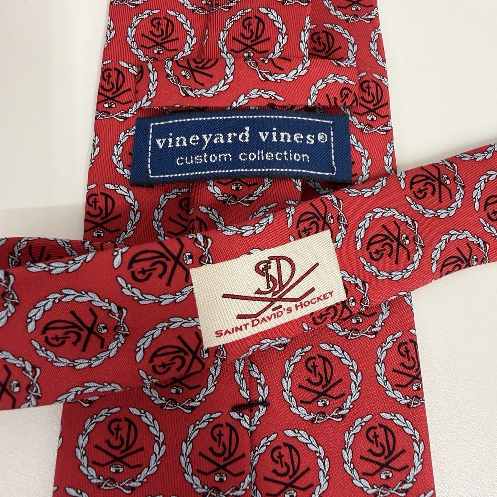 Vineyard Vines NEW Men's Tie Saint David's Hockey Red Silk USA 3.75" (W) 57" (L)
